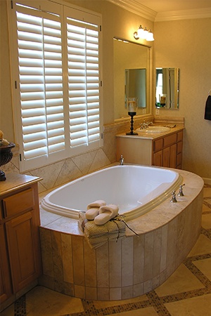 Platation shutters over bathtub